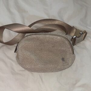 lululemon athletica Beige Sherpa Crossbody Belt Bag